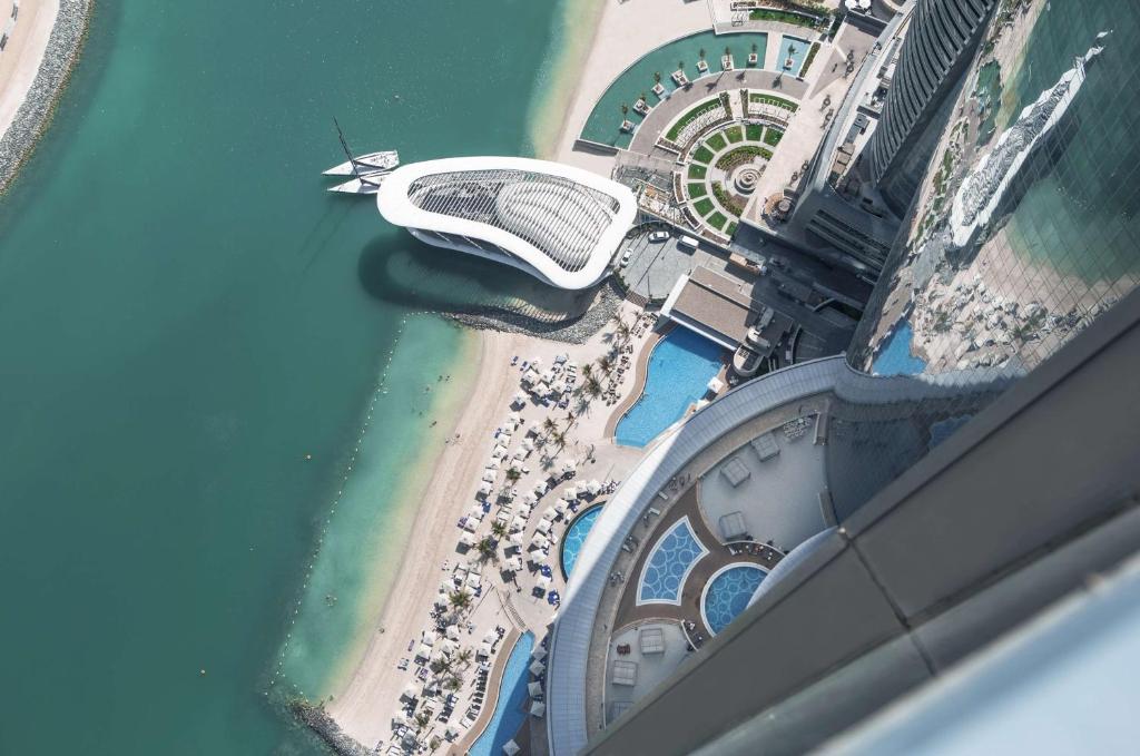 Conrad Abu Dhabi Etihad Towers pool