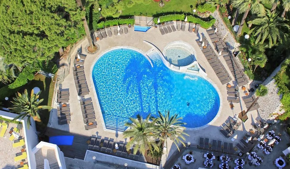 Pool day passes in Cannes